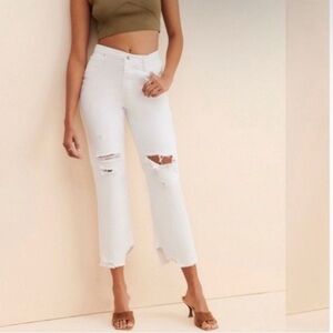 Clearance NWT. Free People Tapered  Boyfriend Jeans Chalk White Distressed